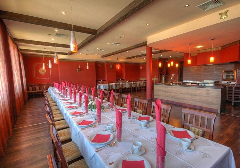 Katrina Aparthotel Ostrzeszow Ngoại thất bức ảnh