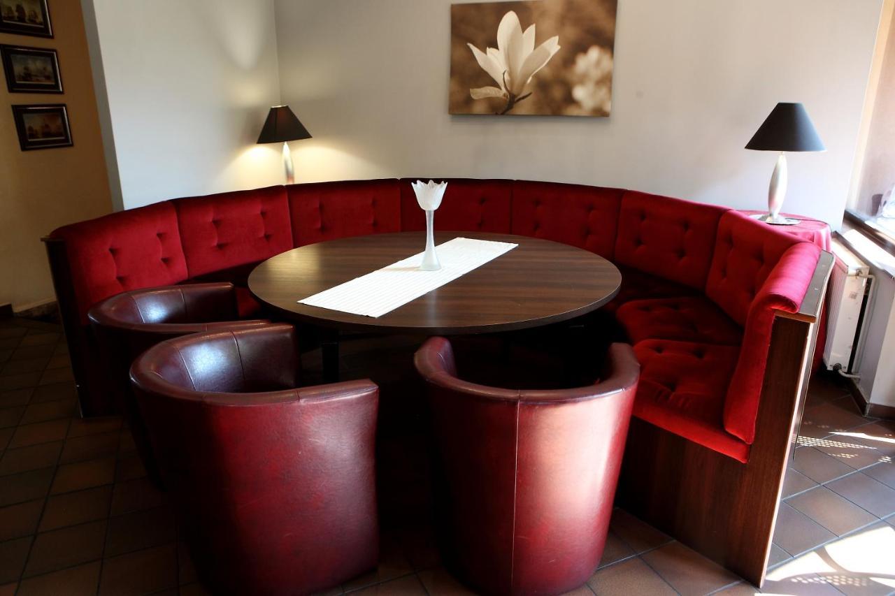 Katrina Aparthotel Ostrzeszow Ngoại thất bức ảnh