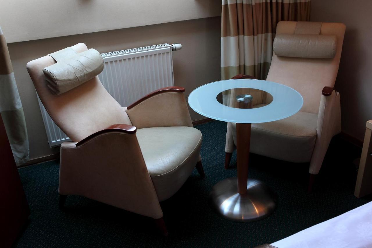 Katrina Aparthotel Ostrzeszow Ngoại thất bức ảnh