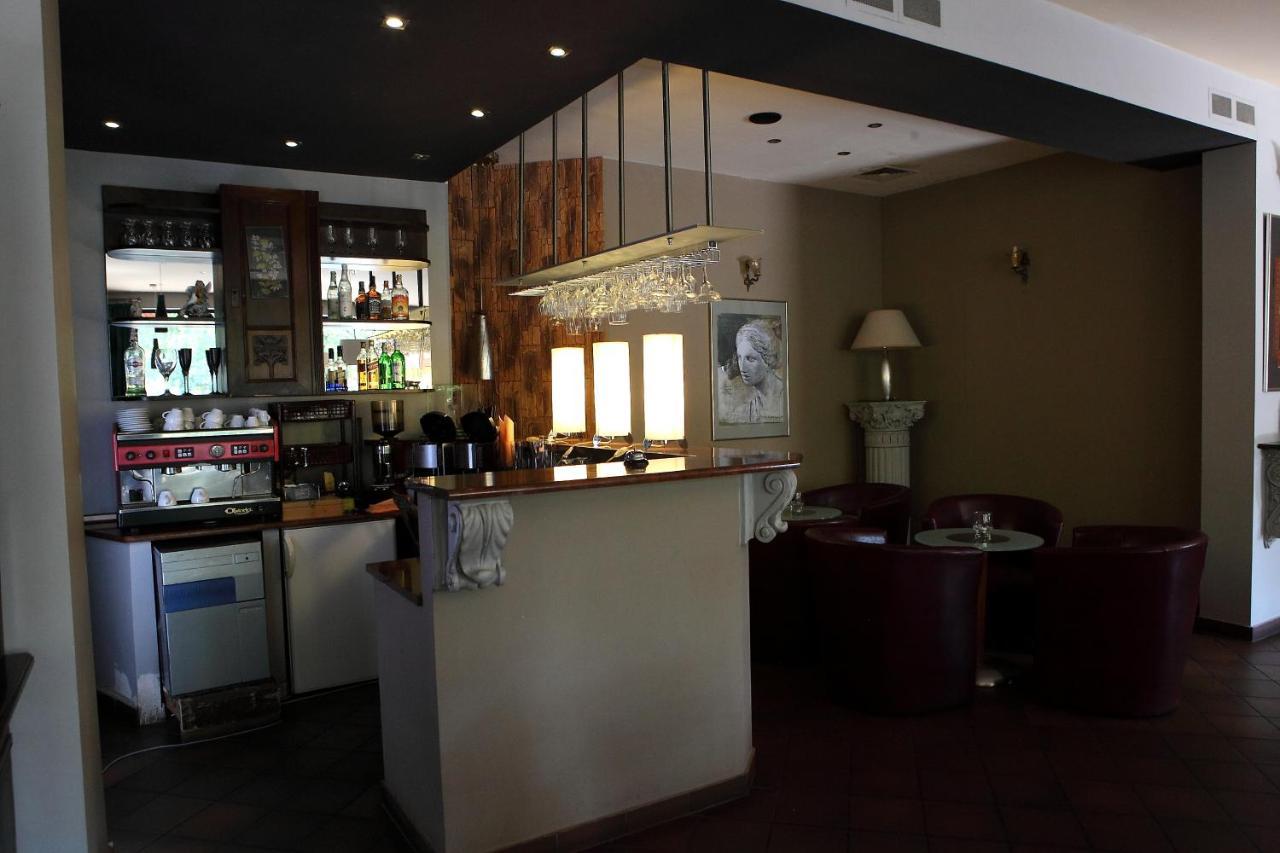Katrina Aparthotel Ostrzeszow Ngoại thất bức ảnh