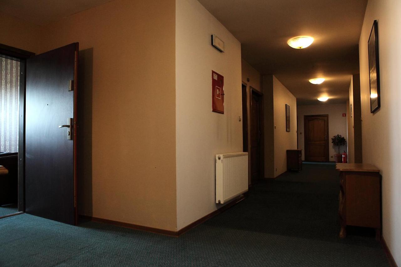 Katrina Aparthotel Ostrzeszow Ngoại thất bức ảnh
