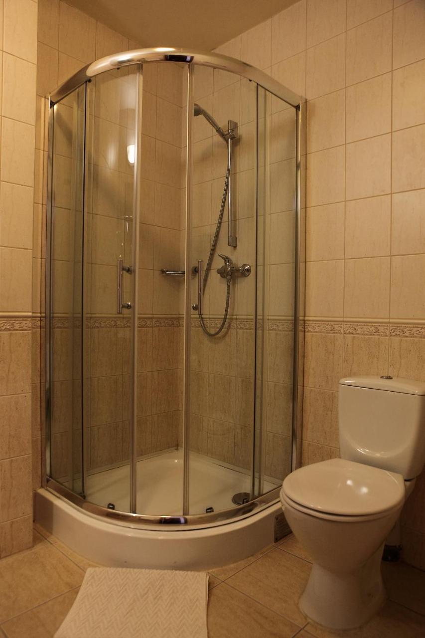 Katrina Aparthotel Ostrzeszow Ngoại thất bức ảnh