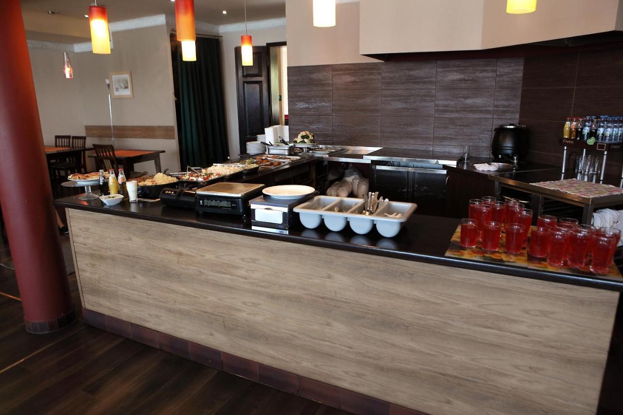 Katrina Aparthotel Ostrzeszow Ngoại thất bức ảnh