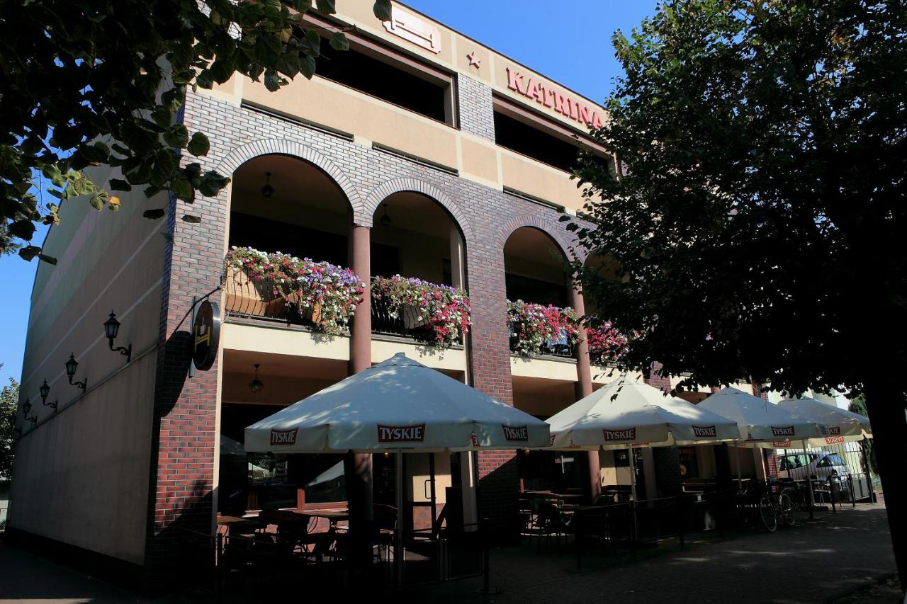 Katrina Aparthotel Ostrzeszow Ngoại thất bức ảnh